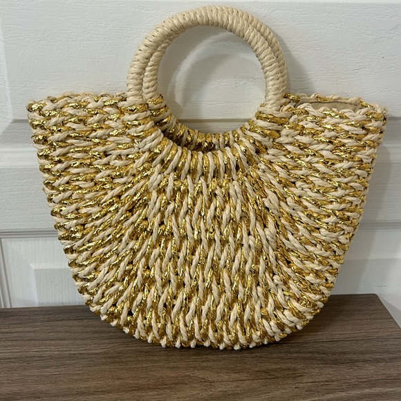 FOREVER 21 CLASSY HANDBAG BEACH BAG IN BEIGE AND GOLD - Picture 6 of 7